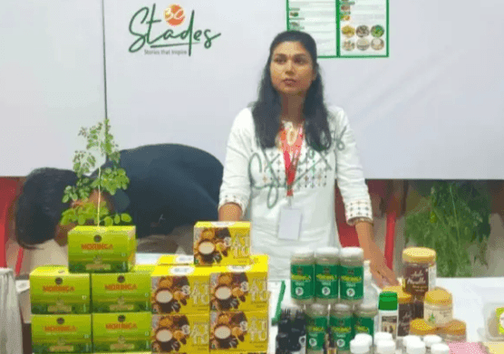 शेवग्याच्या शेंगांपासून वर्षाला तब्बल पाऊणेदोन कोटी कमावणारी मुलगी, शास्त्रज्ञांची नोकरी सोडून शेतीतून उभं केलं मोठं साम्राज्य, Dr. Kamini Singh शेवग्याच्या शेंगांपासून वर्षाला तब्बल पाऊणेदोन कोटी कमावणारी मुलगी, शास्त्रज्ञांची नोकरी सोडून शेतीतून उभं केलं मोठं साम्राज्य, Dr. Kamini Singh