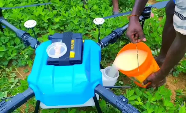 शेतकऱ्यांसाठी ड्रोनचे उपयुक्त प्रकार त्यांचें कार्य