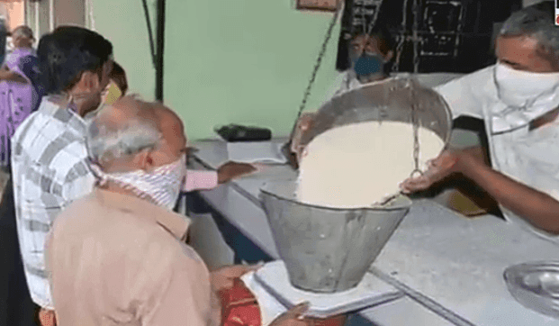 घरबसल्या राशन कार्ड मध्ये नवीन नाव वाढविणे आता सहज शक्य, जाणून घ्या ऑनलाईन आणि ऑफलाईन प्रक्रिया 