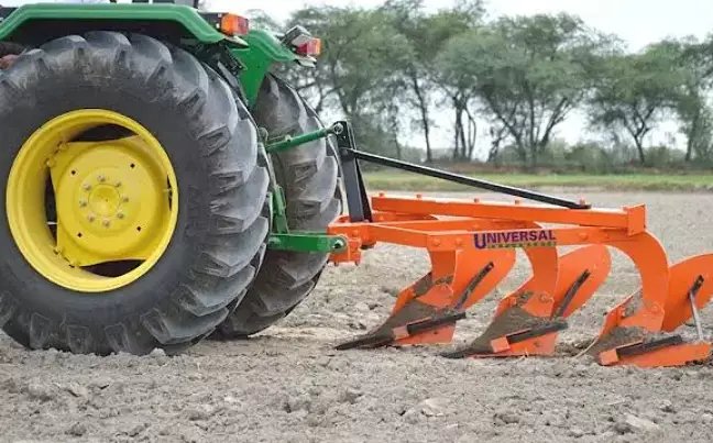 टणक व चोपण जमिनीच्या व्यवस्थापनासाठी सबसॉईलरचा वापर