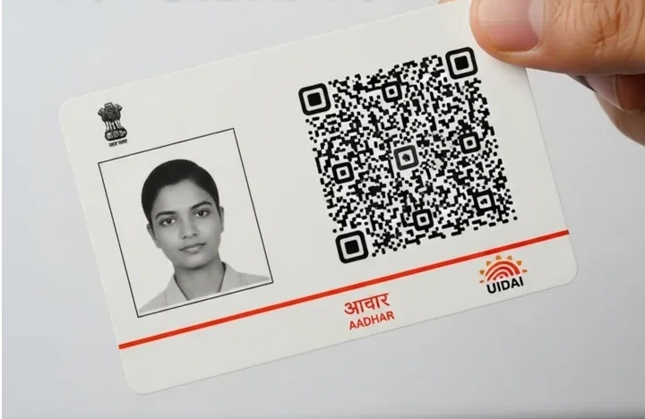 नवीन आधारकार्डचे स्वरूप आणि वैशिष्ट्ये